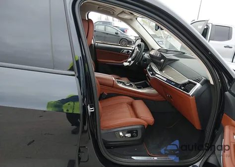 2025 BMW X7 xDrive40I z USA, uszkodzony, nr VIN 5UX23EM01S9Z62795